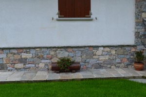 Zoccolatura di protezione in pietra - Varese